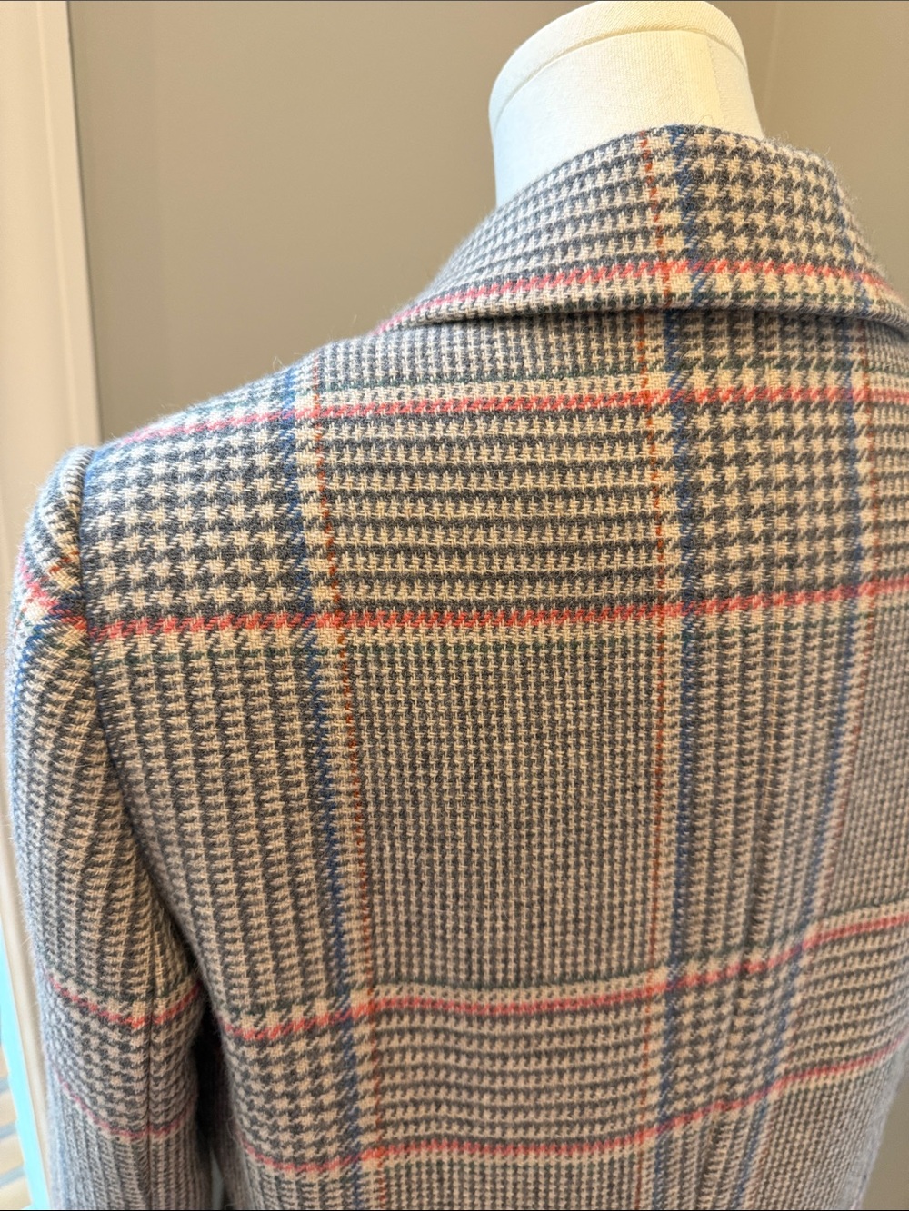 Sézane Johnson coat US 4 - Double-Breasted Plaid Coat - Gray with Pink Accents - Picture 10 of 13